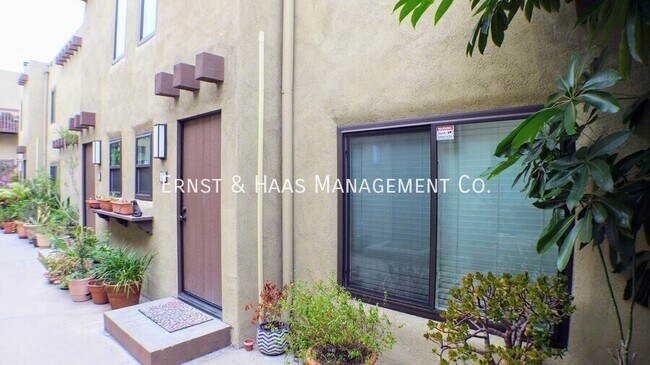 Foto del edificio - 940 E 3rd St