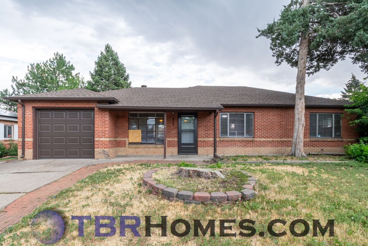 Photo - 780 Ursula St, Auora