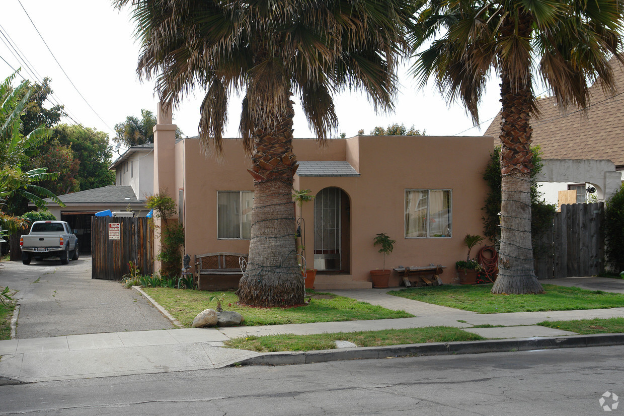 Primary Photo - 209-215 S Santa Cruz St