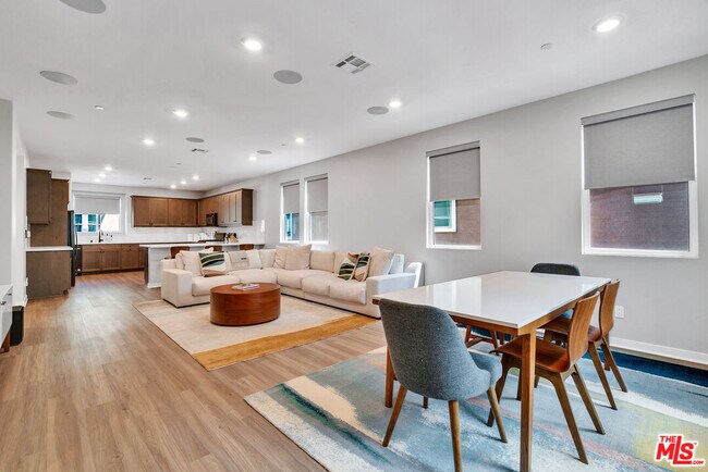 Building Photo - 515 Daniel Freeman Cir