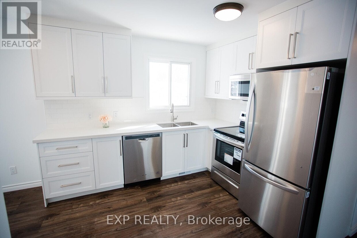 Primary Photo - 277 Grove St E