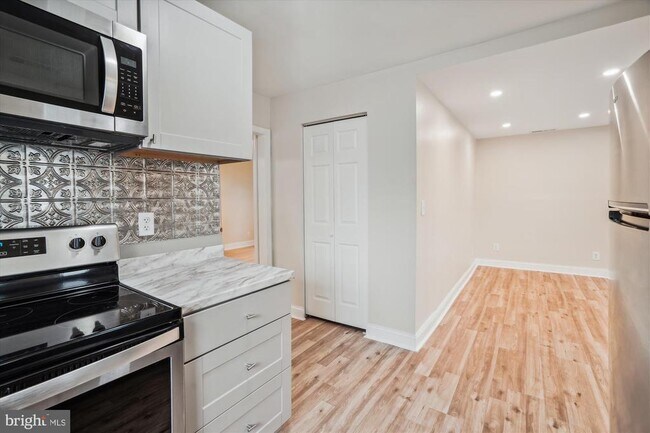 Foto del edificio - 3736 Beach Dr Blvd