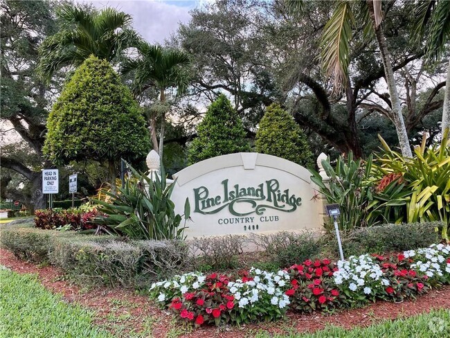 Pine Island Ridge Apartments for Rent with Extra Storage - Davie, FL ...