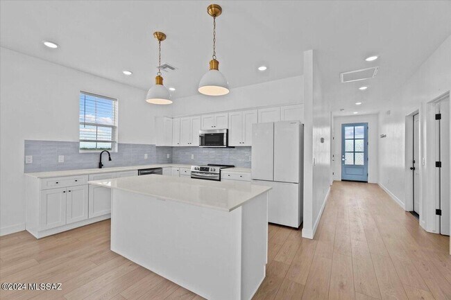 Building Photo - 4184 W 11th St
