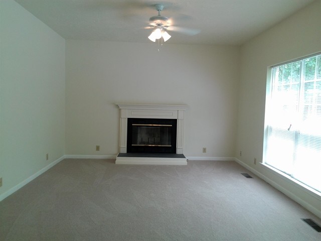 Building Photo - 5125 W Oak Highland Drive