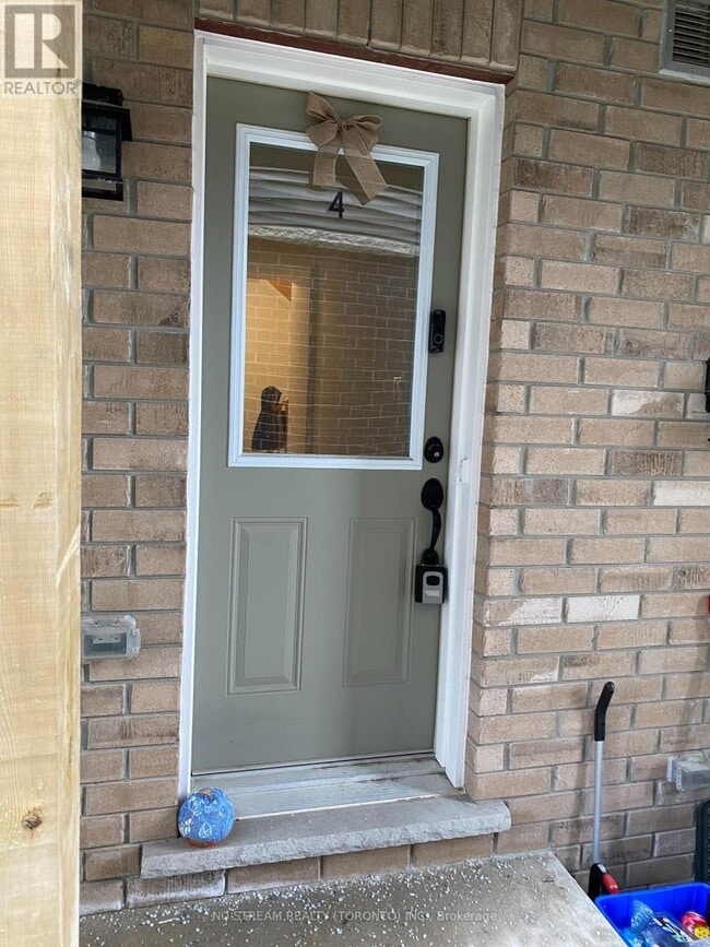 Building Photo - 9 Hay Ln.