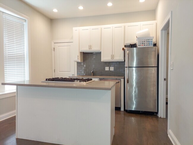 Foto del edificio - 3846 N Southport Ave