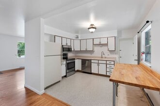 Building Photo - 2716 Meadowlark Ave