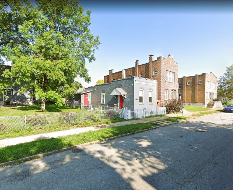 Primary Photo - 2831 Iowa Ave