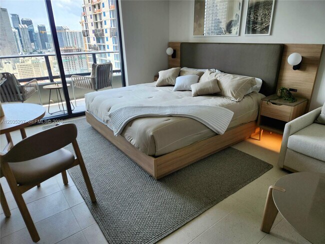 Foto del edificio - 601 NE 1st Ave