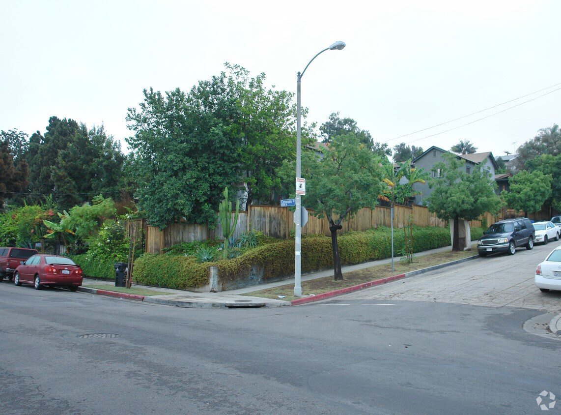 Building Photo - 1000-1006 N Coronado St
