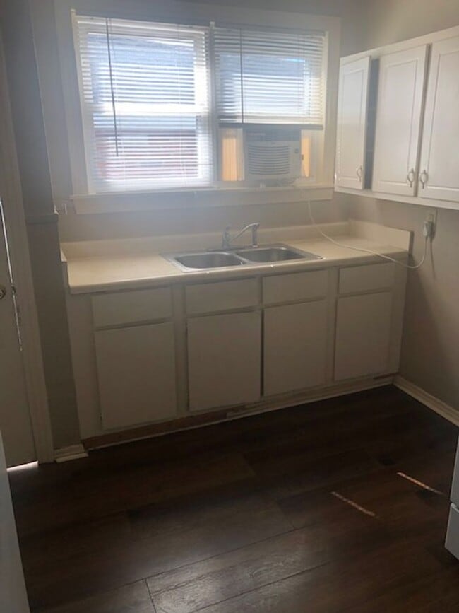 Building Photo - dgr521