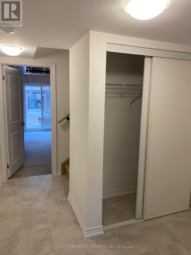 Building Photo - 19 Pumpkin Cor Cres