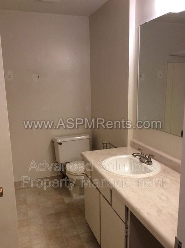 Building Photo - 1040 Quail Park Dr