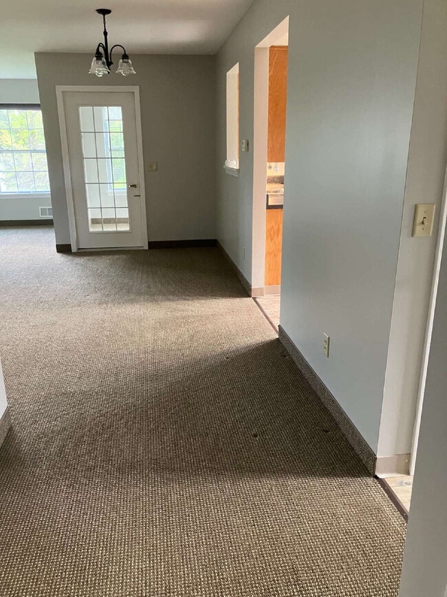 Building Photo - 2 Bedroom Townhome in Fairport Available October 1!