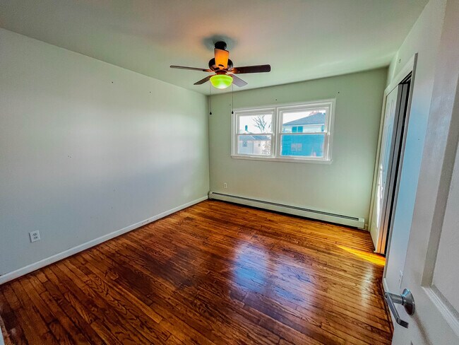 Building Photo - 331 Rossiter Ave