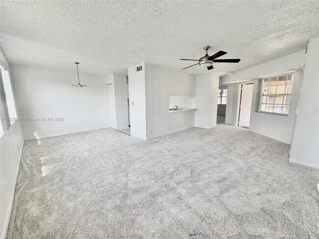 Foto del edificio - 8734 SW 3rd St