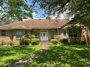 Building Photo - 2020 Plantation Oaks Dr