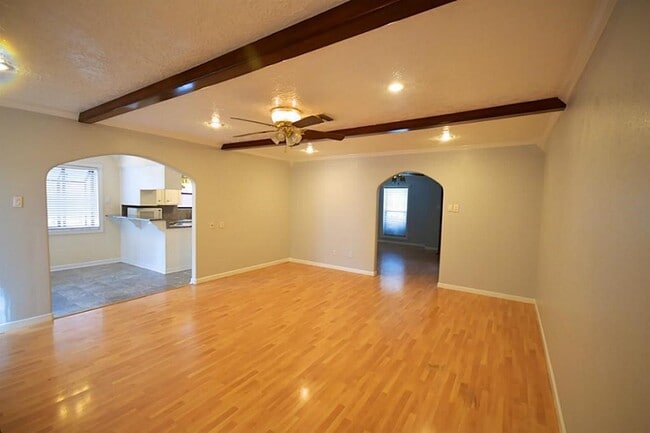 Building Photo - 9705 Westview Dr