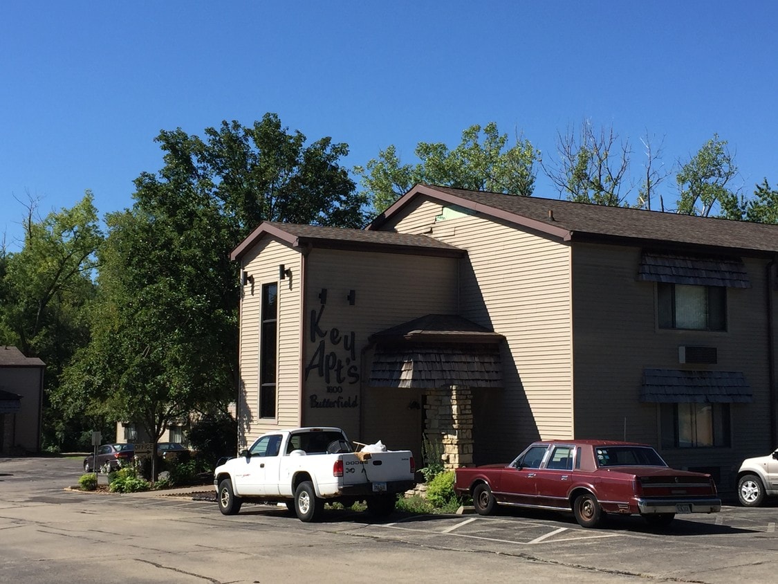 Primary Photo - 1600 Butterfield Drive