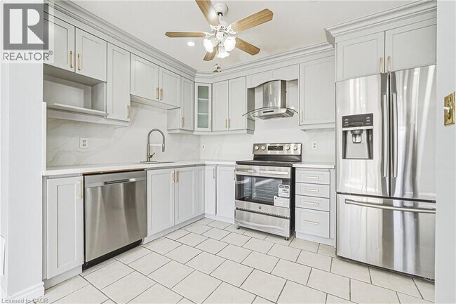 Building Photo - 41 Pinewoods Dr