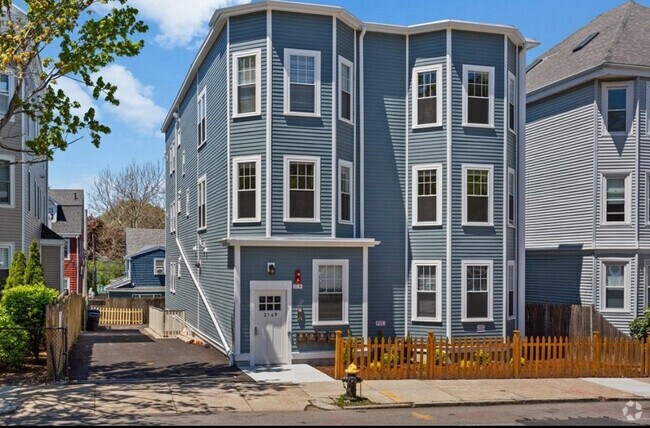 Building Photo - 2149 Dorchester Ave