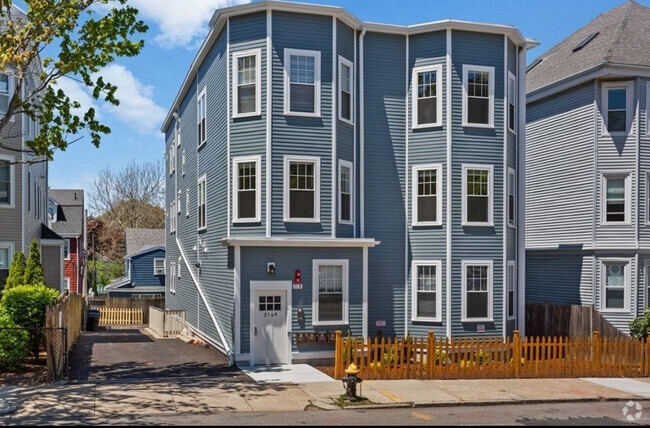 Building Photo - 2149 Dorchester Ave