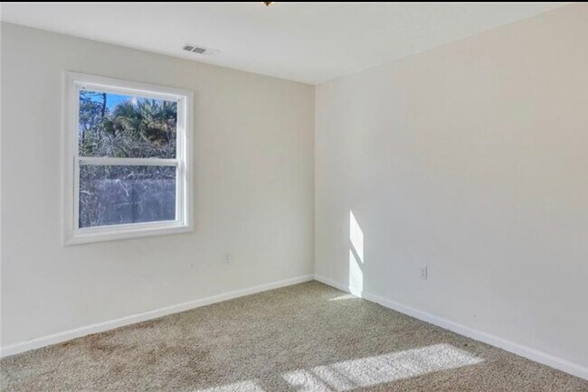 Building Photo - 1200 E 37th St