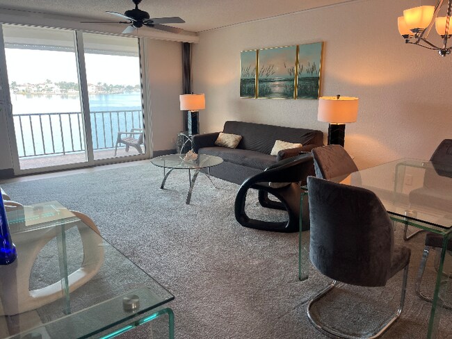 Foto del edificio - 7910 Sun Island Dr S