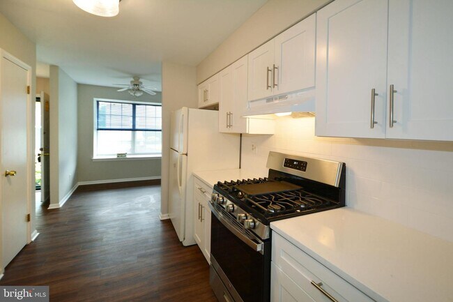 Building Photo - 692 Tomlinson Ln