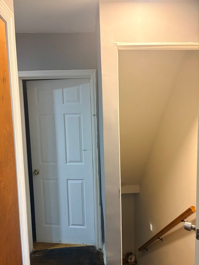 Building Photo - 582 Roberta Ave