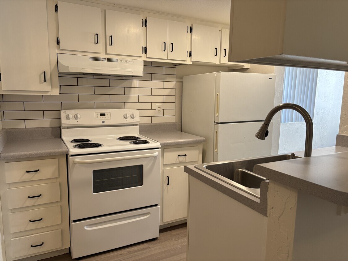 Photo - 12123 W Bell Rd (Surprise, AZ)