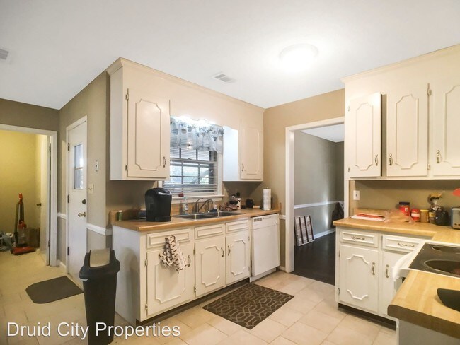 Building Photo - 3 br, 2 bath House - 220 42nd St. E.