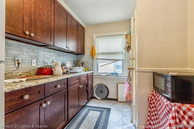 Building Photo - 7922 Orchard Ave