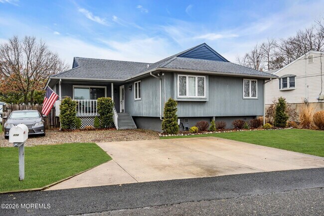 Foto del edificio - 658 Driftwood Pl