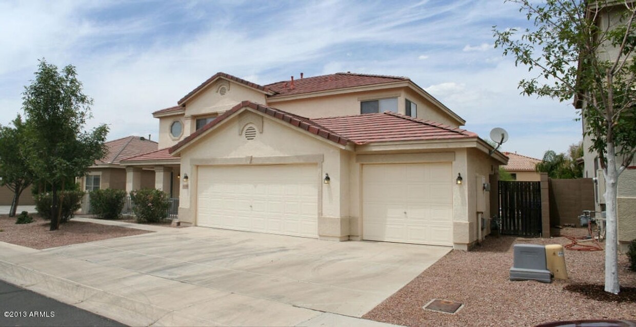 Primary Photo - HUGE Home, Backyard Oasis!