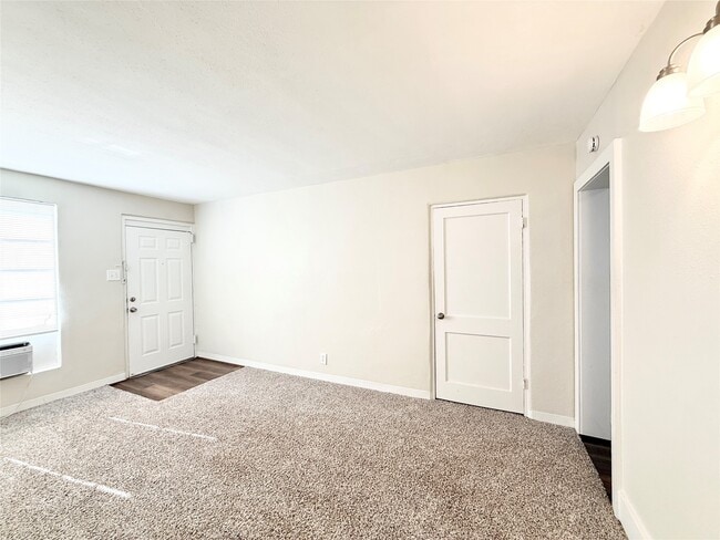 Building Photo - 2717 Hadley St