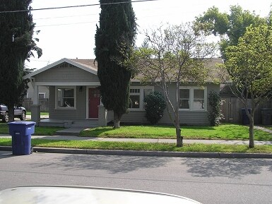 Foto del edificio - 1220-1240 E Floradora Ave