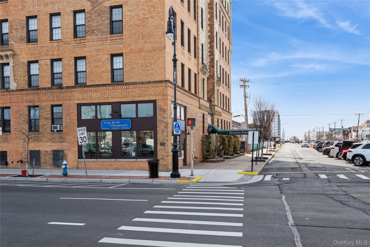 Primary Photo - 310 Riverside Blvd