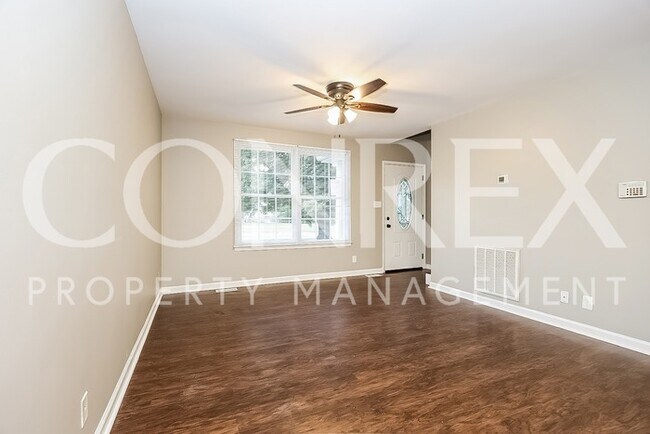 Building Photo - Stunning 3 Bedroom Home in Clarksville wit...