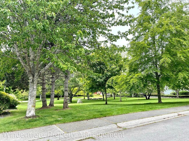 Building Photo - 4 br, 3.5 bath House - 761 Village Circle NW