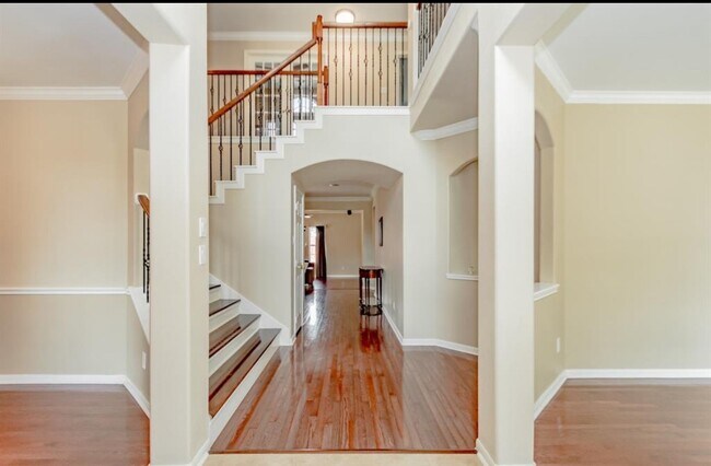 Foto del edificio - 303 N Elder Grove Dr