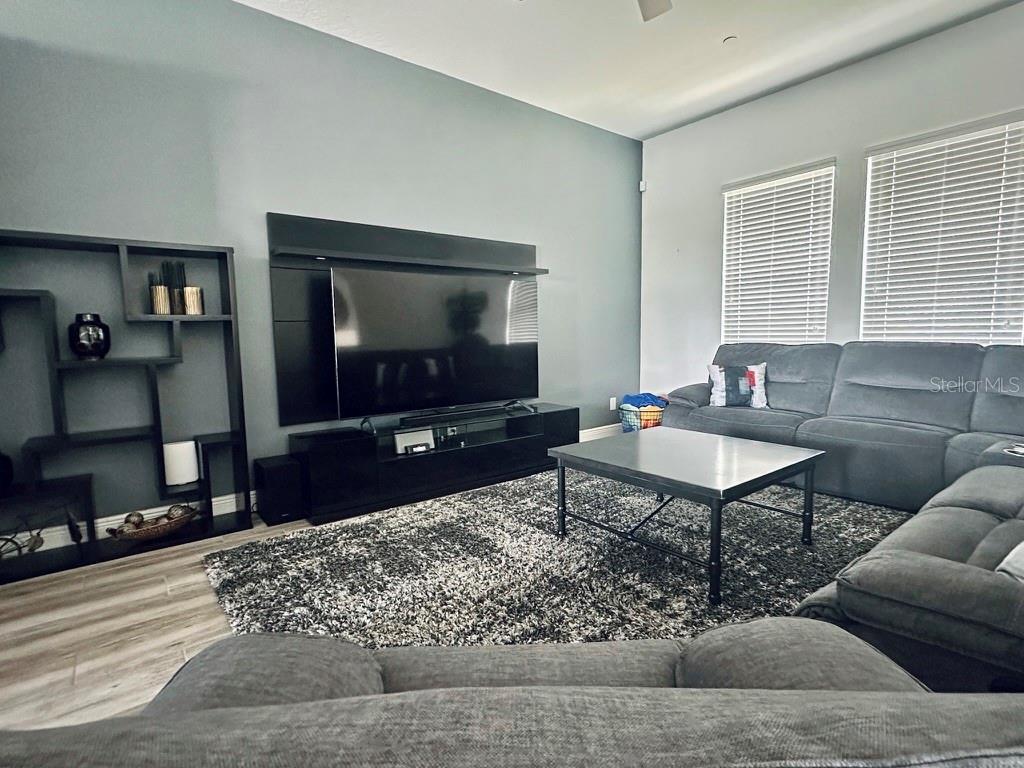 Foto principal - 8200 Elion St