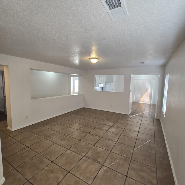 Foto del edificio - 8204 Tangerine Pl NW