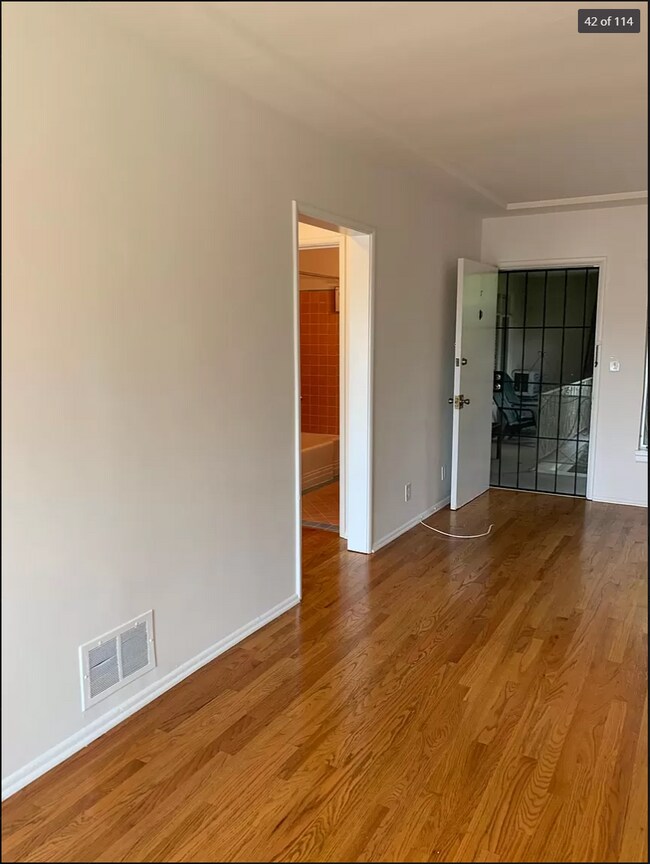 Living Room facing bathroom - 1849 N Harvard Blvd