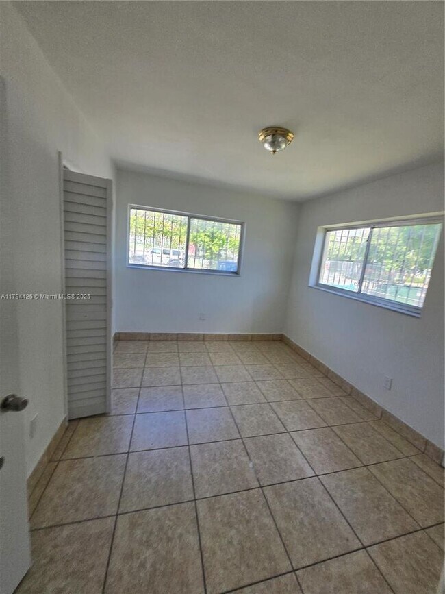 Foto del edificio - 3110 NW 19th Ave