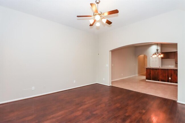 Foto del edificio - 16342 River Wood Ct