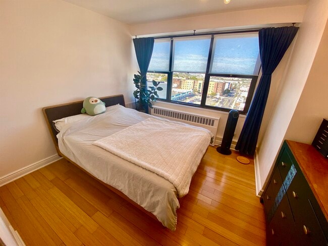 Building Photo - 500 Central Ave