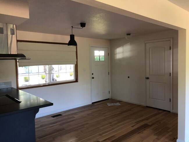 Foto del edificio - Live in Comfort and Style in the Heart of Corvallis!