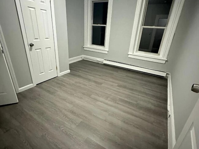 Building Photo - 16 River St